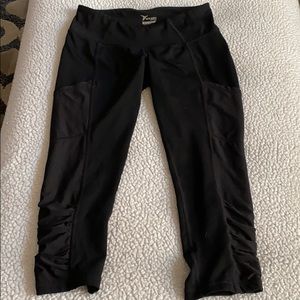 Old navy workout capris size small